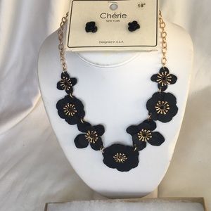 NWT. Fashion Necklace/Earring Set